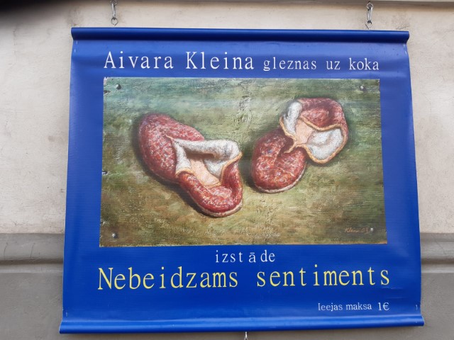 Aivara Kleina gleznas uz koka izstāde ” Nebeidzams sentiments”.