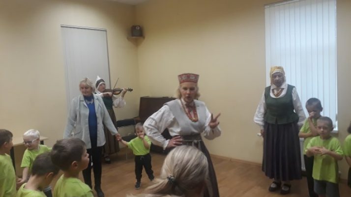 Skolas dzimšanas dienas svinības
