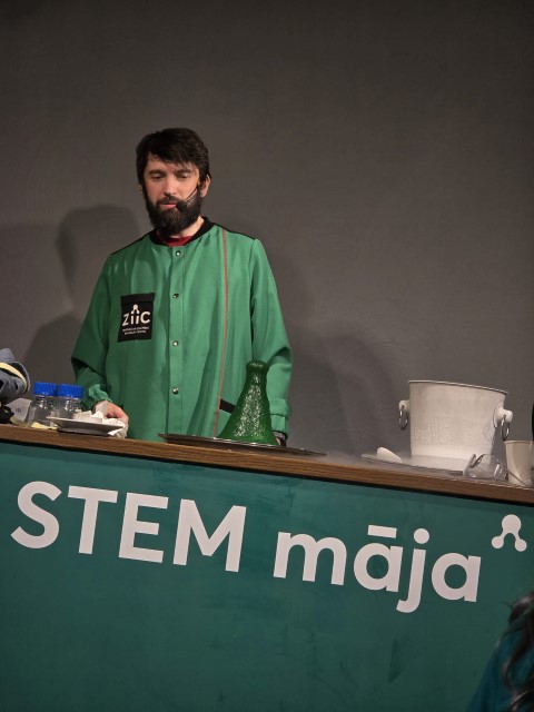 2. , 3.klase un ZIIC Zinātnes teātra uzvedums “Vectēva garāža”