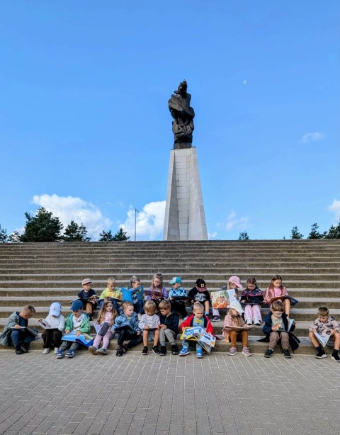 “Bitītes” grupa zibakcijā “Lasīt ir stilīgi!”